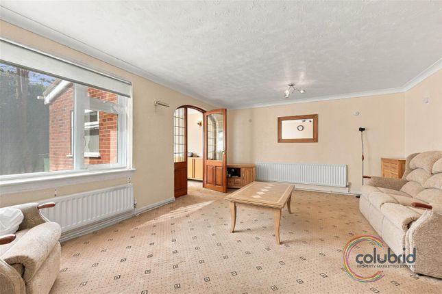 24, Halt Drive, Linford photo 2