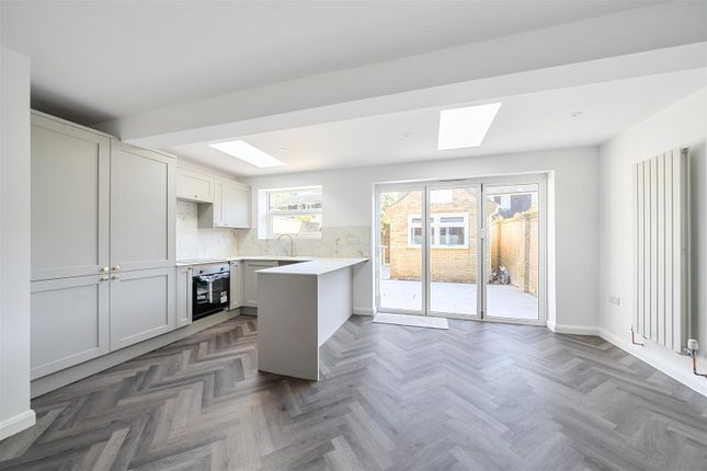 18, Shipley Court, Liphook photo 3