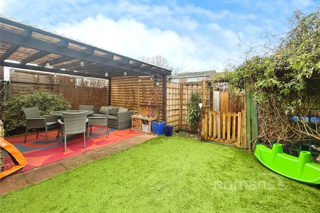 27, Bracklesham Close, Hampshire photo 4