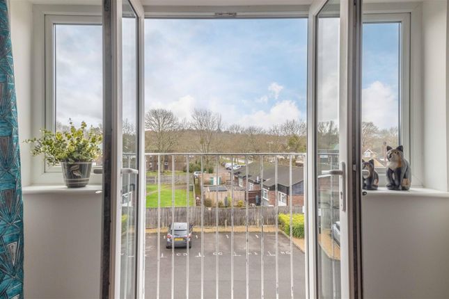 23 Urbis, Wolf Lane, Windsor photo 2