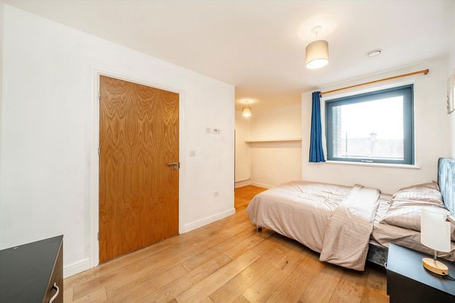 Flat 21 Red Lion Court, 1B, The Broadway, Greenford photo 4