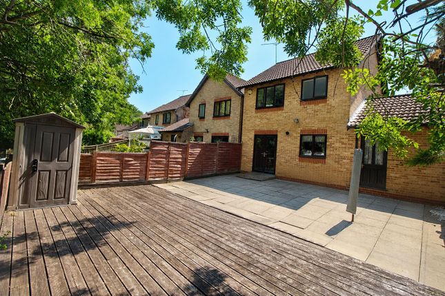 28, Hirstwood, Reading photo 4
