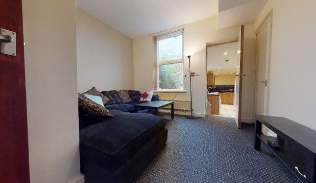 Thumbnail Flat to rent in Wilton Grove, Meanwood, Leeds