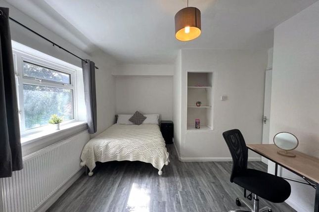 47 Southall Avenue (Room 3), Brighton photo 2