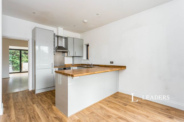 2, York Court, Sayers Common photo 4