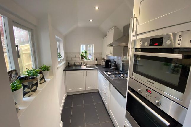 19, Southampton Road, Lymington photo 4
