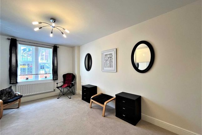 Flat for sale in St. Thomas Close, Windle
