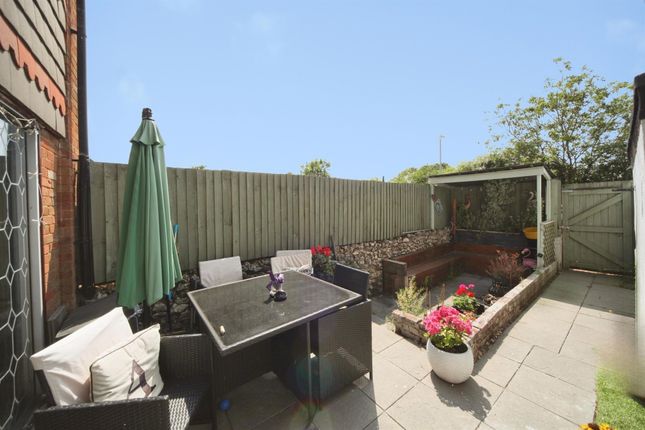 34, Russell Close, DUNSTABLE photo 4