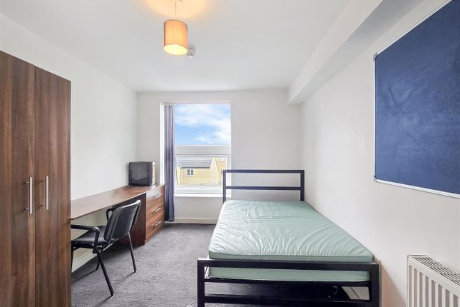 Flat 13/44, The Old Chapel Cross Lane, Huddersfield photo 2