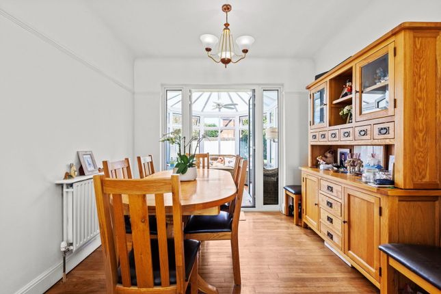 50, Elmcroft Drive, Chessington photo 4