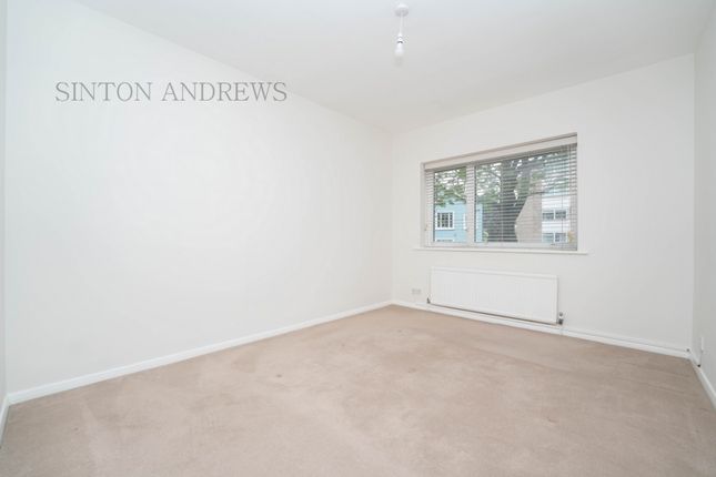 Flat to rent in Oak Tree Close, Ealing