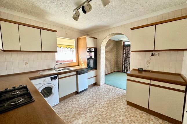 40 Newhall Drive, Romford photo 3
