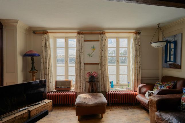 The Dutch House, 60, Strand On The Green, London photo 2