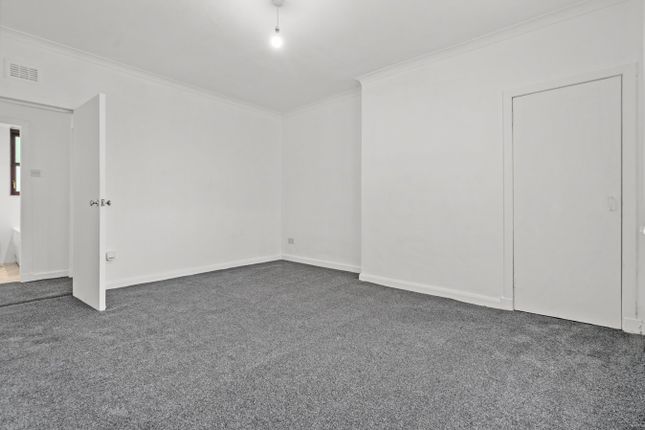 97, Dollar Avenue, Falkirk photo 3