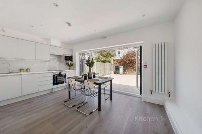 Room 2, 6 Flint Close, London, E15 4QP, London photo 4