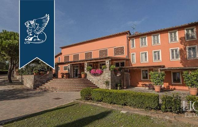 Villa for sale in Capannori, Lucca, Toscana