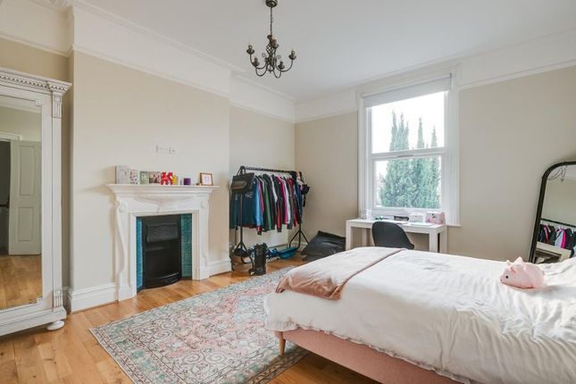 Flat to rent in Mapesbury Road, Mapesbury