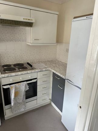 Rosefield Road, Staines-upon-Thames photo 5
