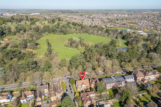26, Park Avenue, Bedford photo 3