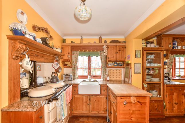 5, Babs Oak Hill, Canterbury photo 4