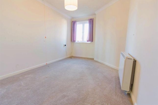 Curie Close, Rugby photo 5