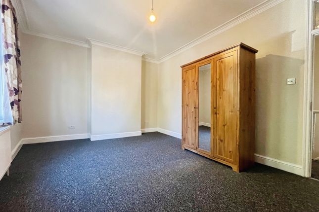 Northfield Avenue, Ealing photo 4