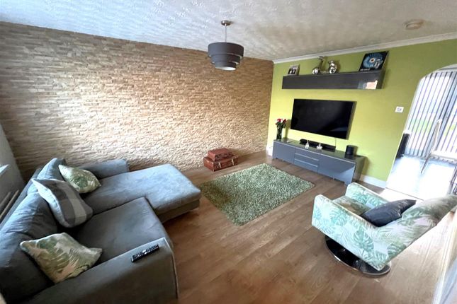 Property for sale in Wedgewood Close, Coventry