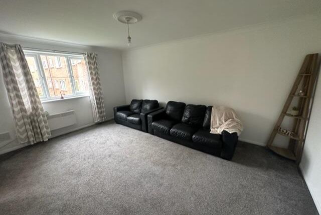 Flat for sale in Millhaven Close, Romford