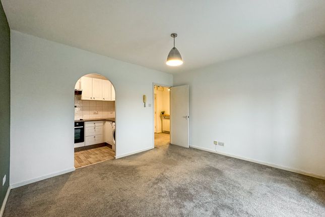 13 Robin Court, Westfield Road, Harpenden photo 4
