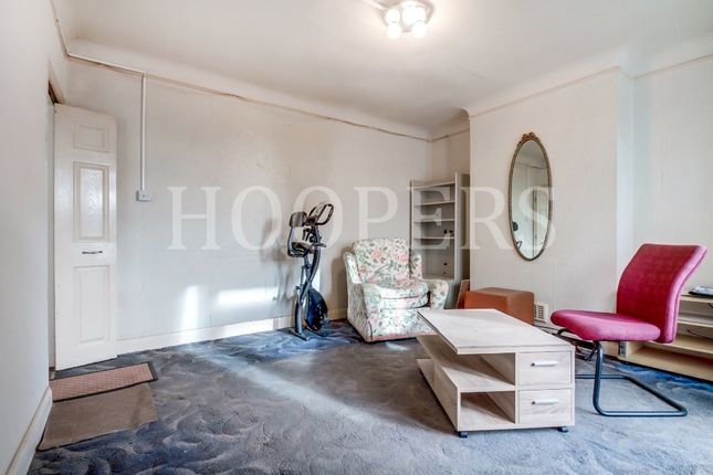 Maisonette for sale in Vincent Gardens, London