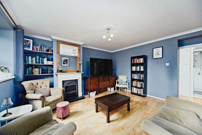 Flat 2/Laburnum Court, Laburnum Road, Mitcham photo 3