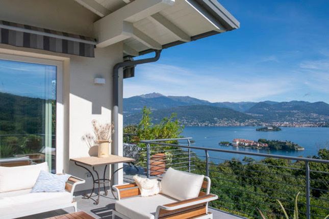 Villa for sale in Stresa, Lake Maggiore, Piedmont, Italy