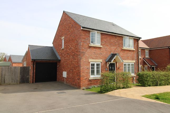 Thumbnail Detached house for sale in Oakfield Lane, Ashford Hill, Thatcham