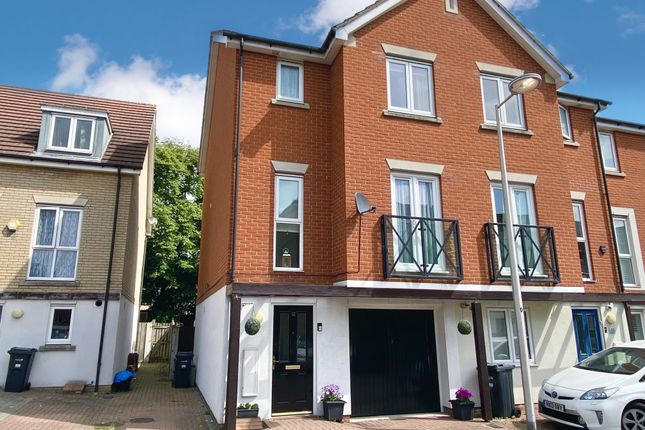 Town house for sale in Norwich Cresent, Chadwell Heath, Essex