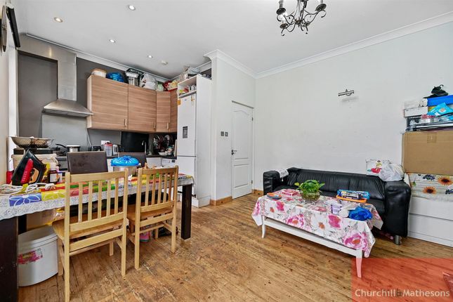 143b, Hillside, London photo 3