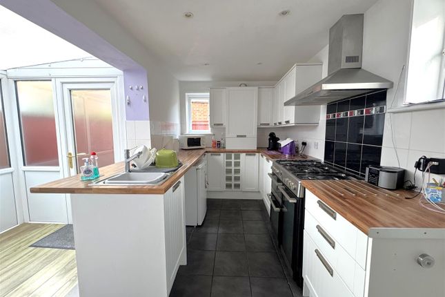 11, Spa Avenue, Weymouth photo 2