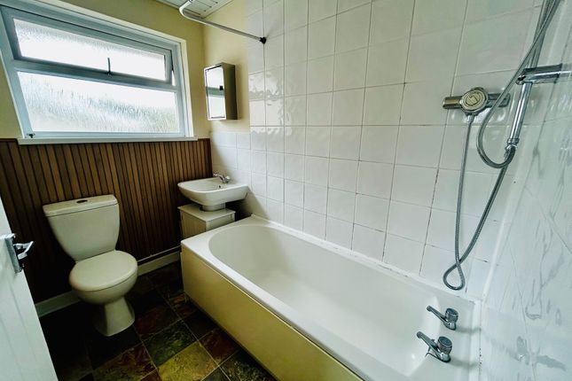 9 Bay View Gardens, Neath photo 4