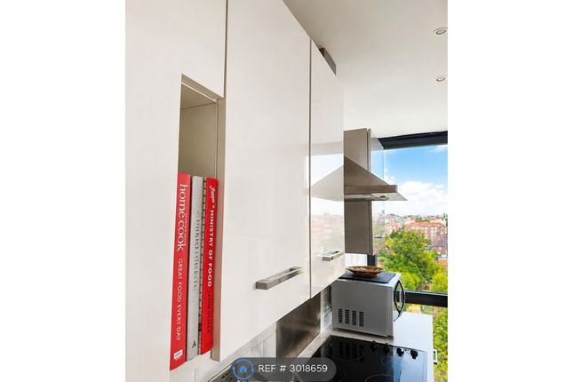 Flat, Cranston Court Bloemfontein Road, London photo 3