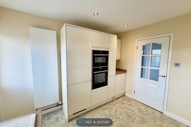 Whiterock Close, Pontypridd photo 4