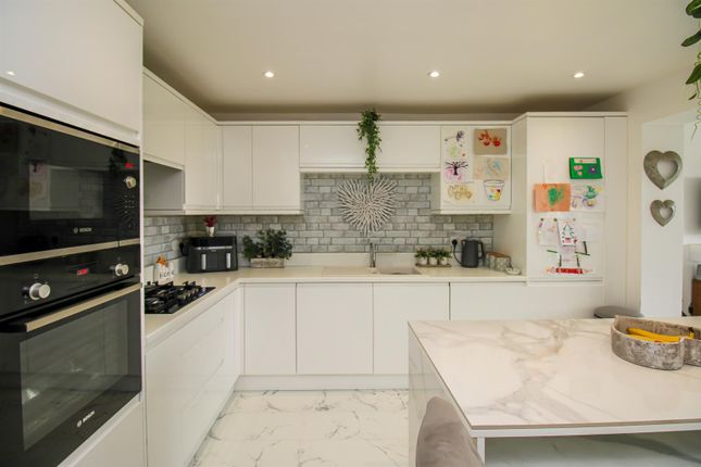 27, Cumbrian Way, Wakefield photo 3