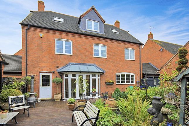 5 Bed Detached House For Sale In Barbary Grange Stafford St17
