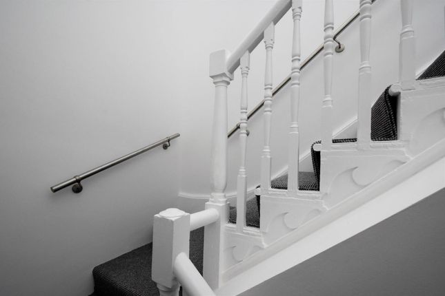 Top Flat 28A, Pier Street, Ventnor photo 2