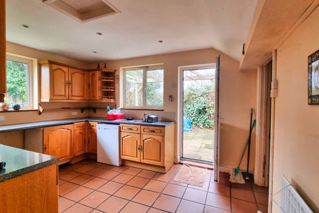 44, Redehall Road, Surrey photo 4