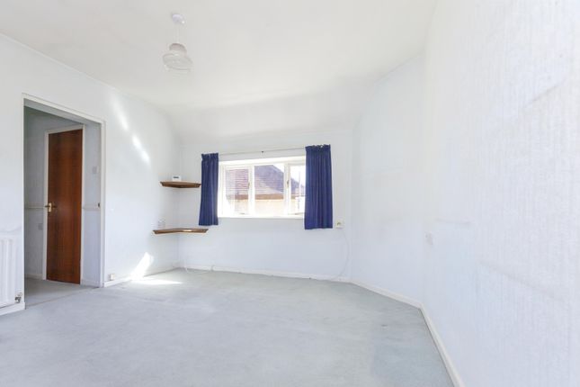 Flat 2/Belvoir Court, 12 Belvoir  Drive, Leicester photo 4