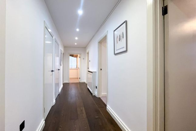 Flat to rent in Hanover Gate Mansions, Regents Park