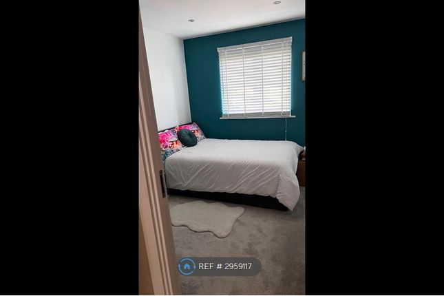 Woodcote Close, Bushey photo 5