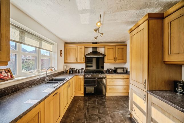 2, Hartland Close, HEREFORD photo 4