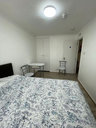 Armstrong Close, Dagenham photo 4