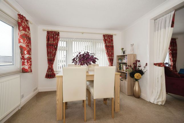 38, Sunningdale Park, Chesterfield photo 3