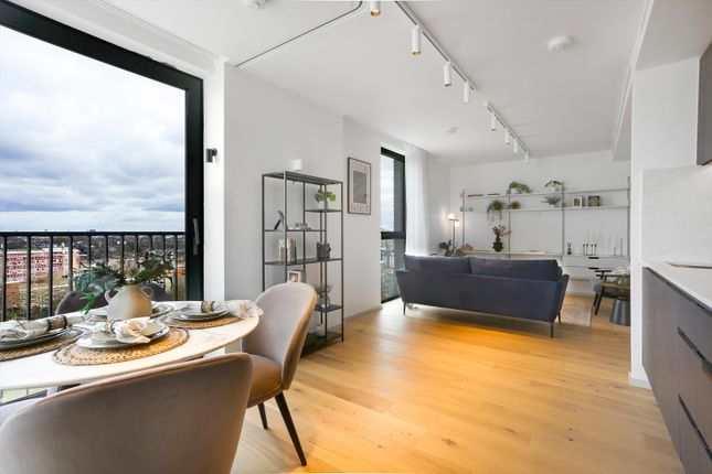Flat to rent in Author, York Way, London